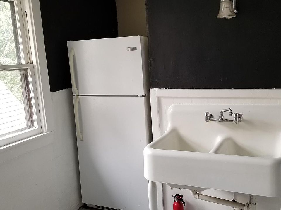 2nd image of 154 Bouck St Floor 2