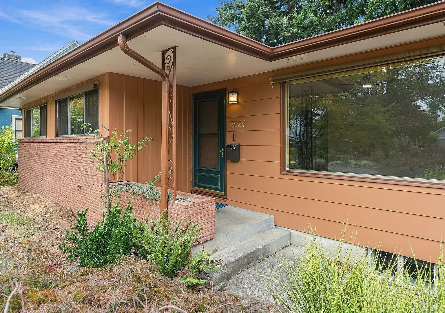 4 Bedroom N Portland Home — Photo 2