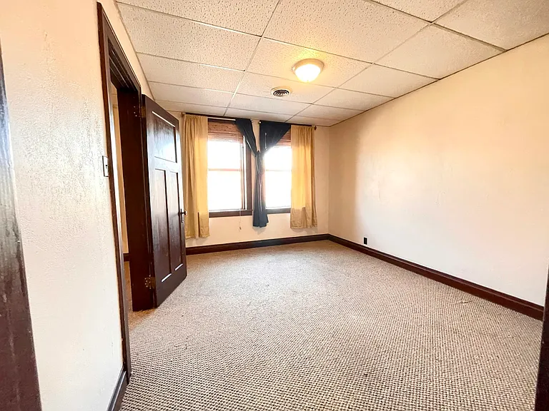 1 S Minnesota St #2 — Photo 10