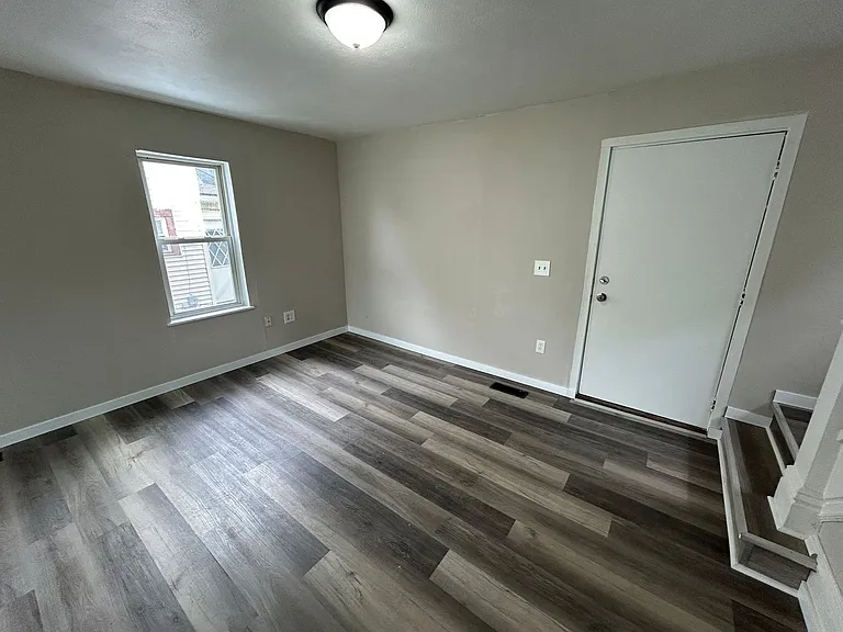 109 Kent Ct — Photo 13