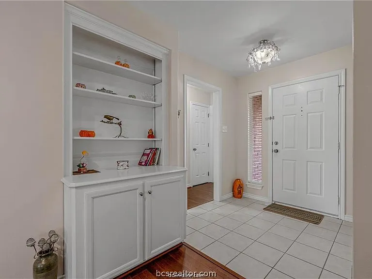 3755 Essen Loop — Photo 3