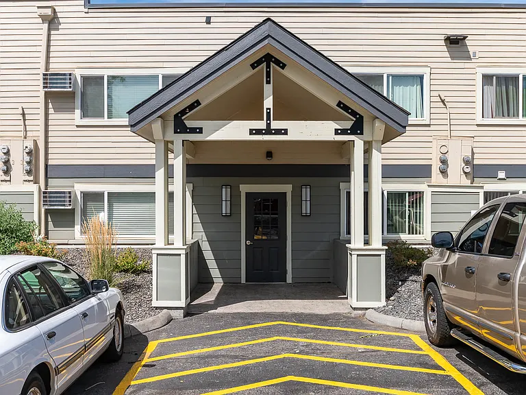 Americana | Exterior Building
