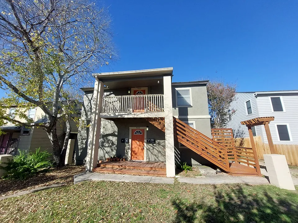 455 Eleanor Ave #2