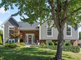 7105 Summit Ct, Shawnee, KS 66216