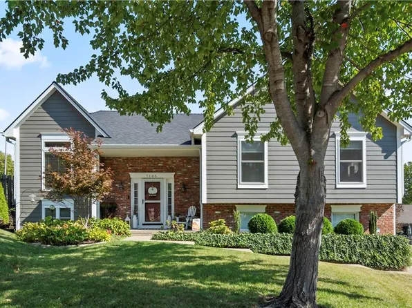 7105 Summit Ct, Shawnee, KS 66216