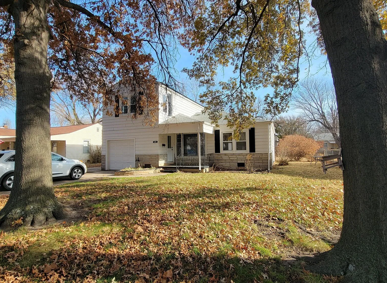5 bed, 1702 sqft, $1,749 — Photo 1
