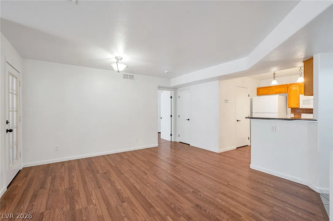 2 bed, 2.0 bath, 1073 sqft, $1,200 — Photo 4
