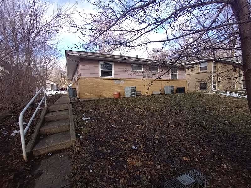 2nd image of 2217 17th Ave