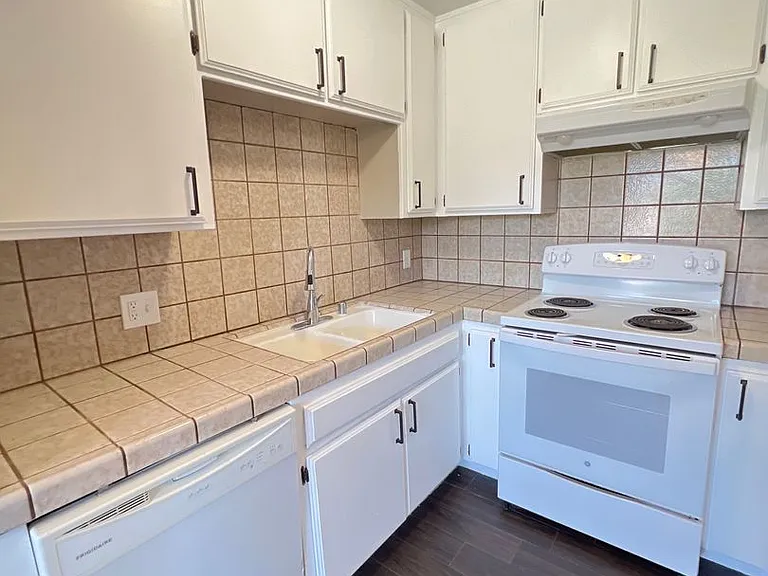 6811 Klamath Way — Photo 18