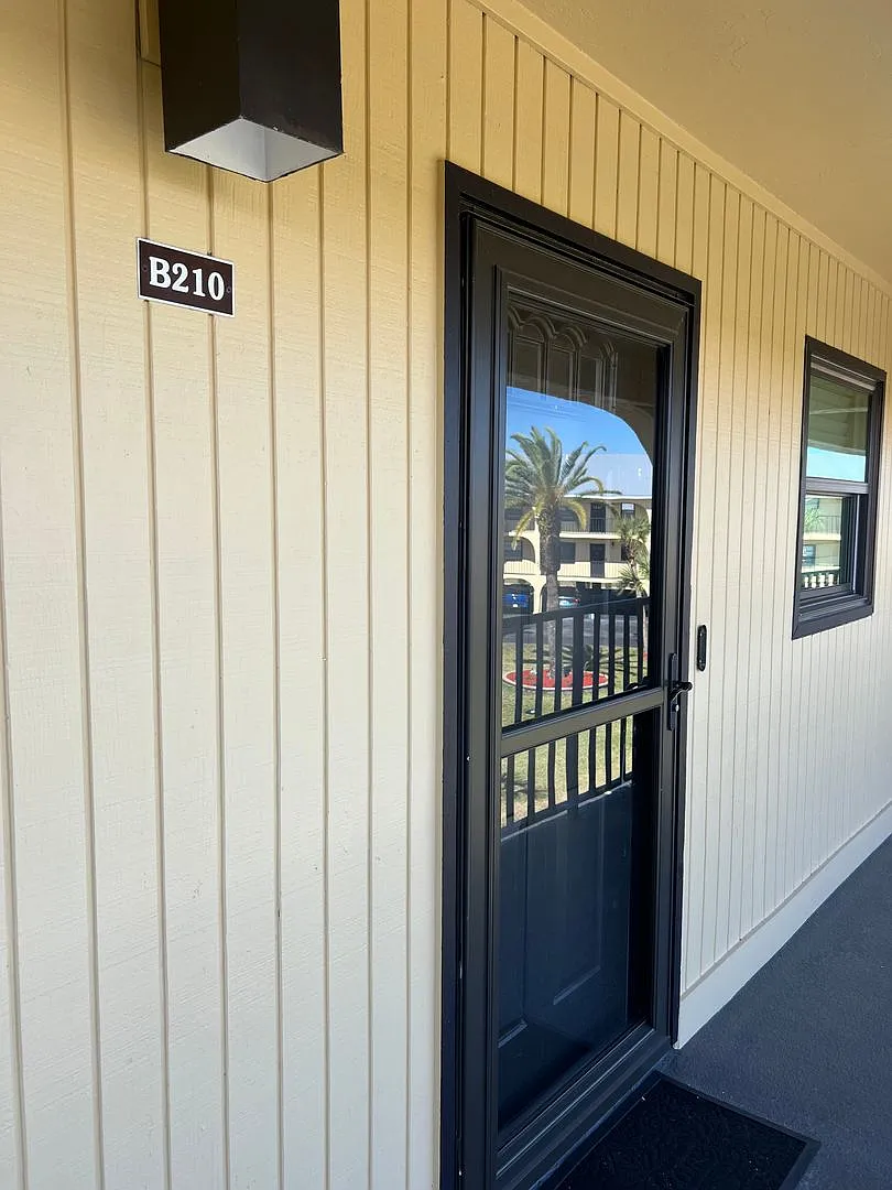 Located on the Myakka River in El Jo Bean 2nd floor — Photo 4