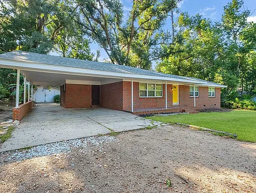 123 Columbia Dr #A Photo 1