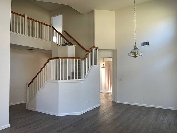 3rd image of 7 Fawn Glen Ct