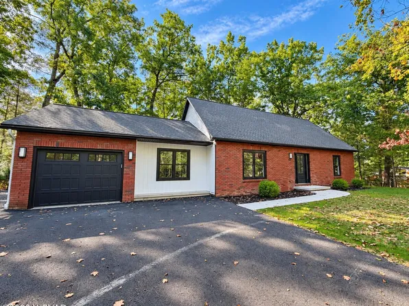 27 Hemlock Dr, Lock Haven, PA 17745