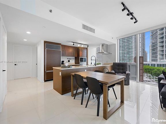 3rd image of 495 Brickell Ave
