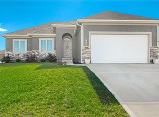 1115 Winterberry Cir, Oak Grove, MO 64075