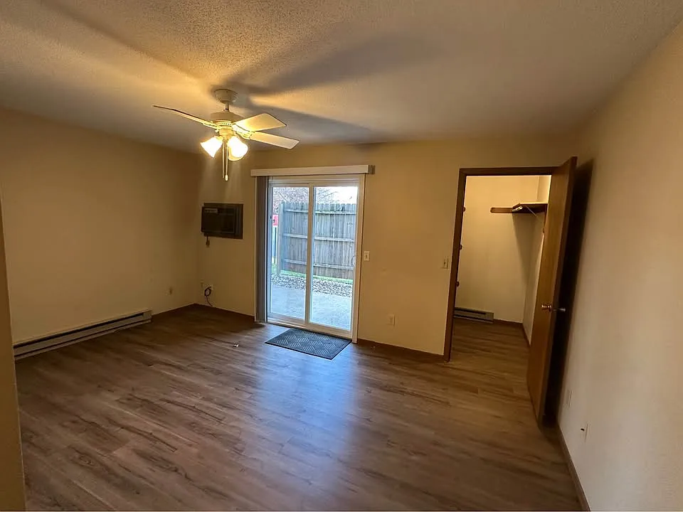 2204 Hanley Rd — Photo 2