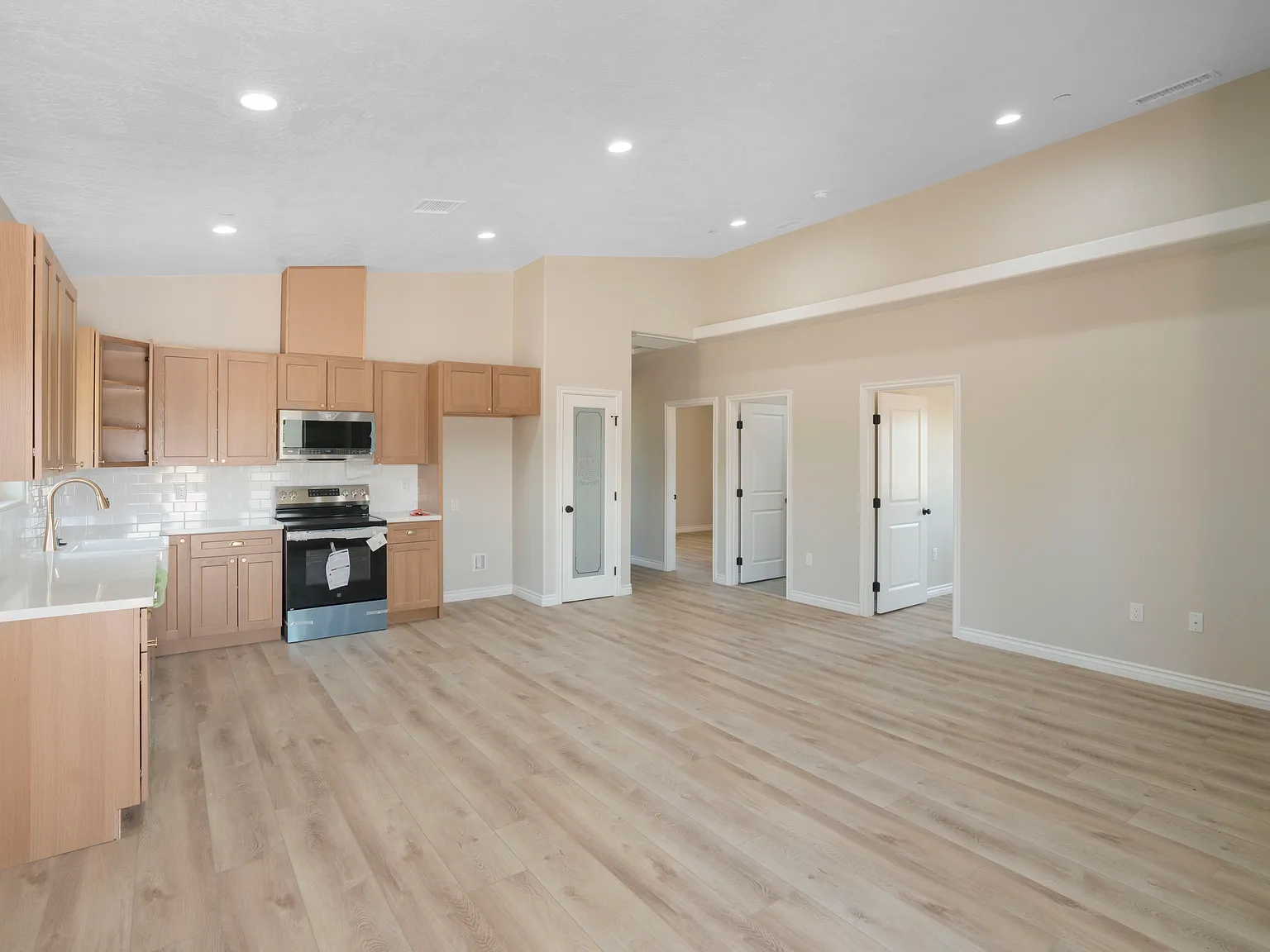 3 bed, 1215 sqft, $2,300 — Photo 3