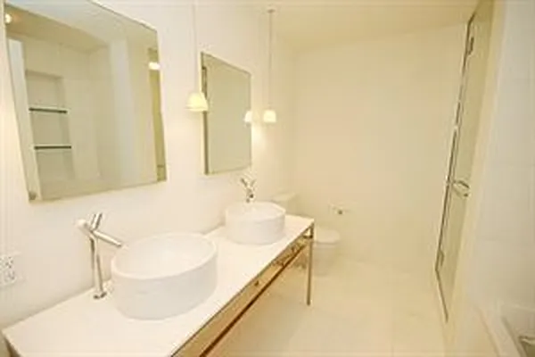 Rented by Douglas Elliman | media 19