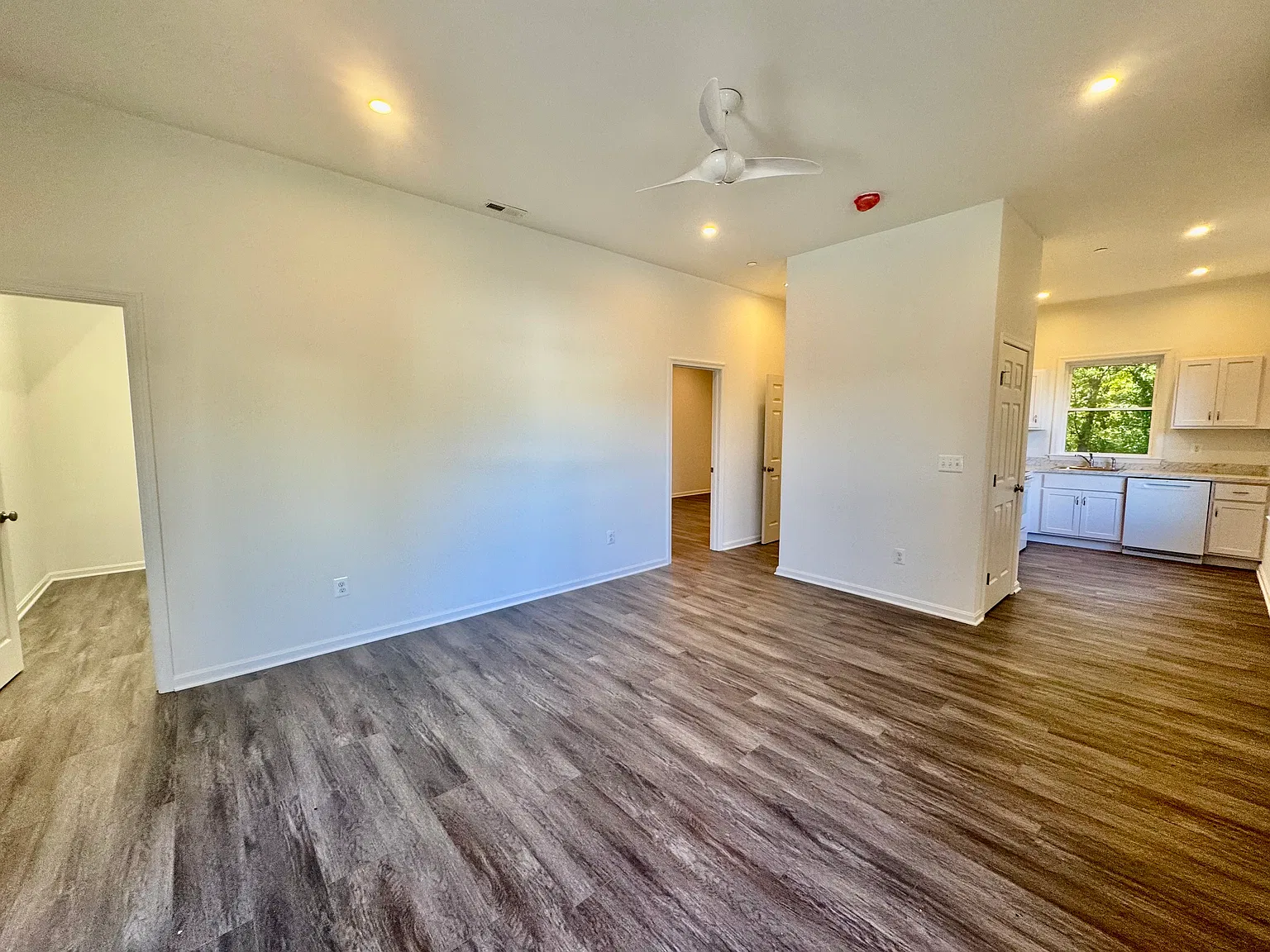 1 bed, 700 sqft, $1,800 — Photo 4