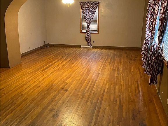 3rd image of 302 Duren St