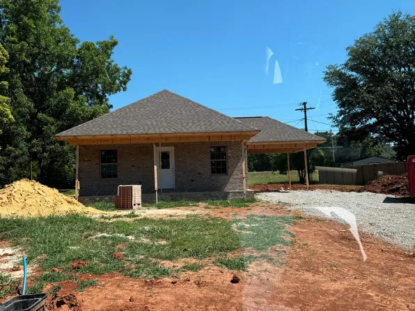 1209 E Hemlock St, Tuscumbia, AL 35674