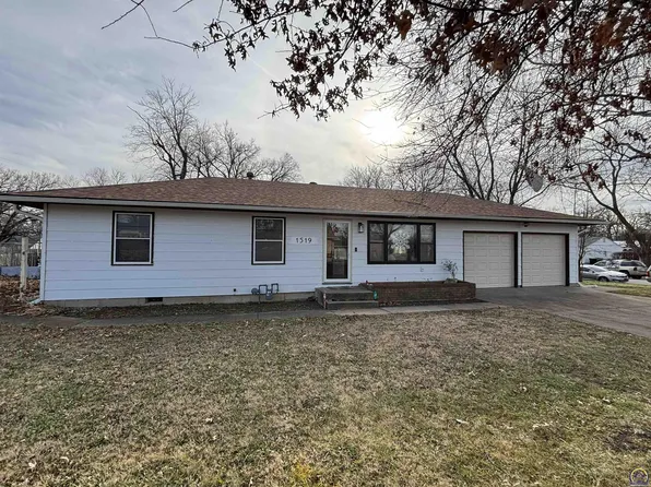 1519 W 5th Ave, Emporia, KS 66801