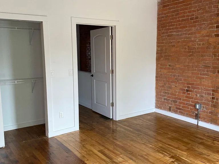 884 Oak St — Photo 13
