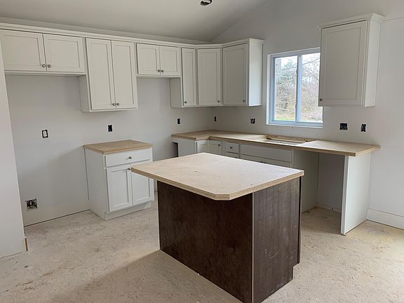 4th image of 177 E Randall St