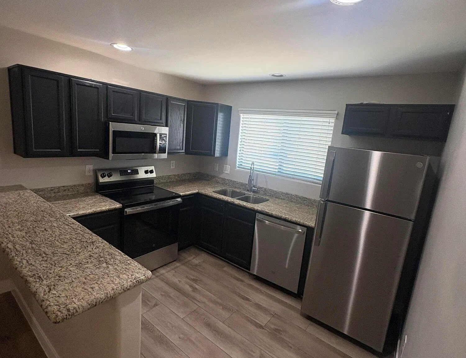 2 bed, 2.0 bath, 1053 sqft, $1,850 — Photo 3