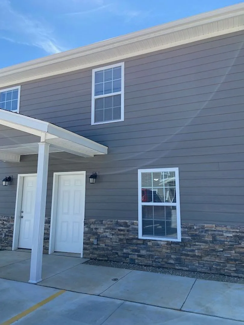 2606 Hickman Rd — Photo 1