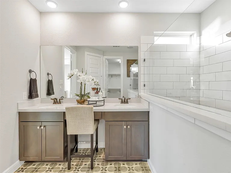 11 Shumard Oak Dr — Photo 16