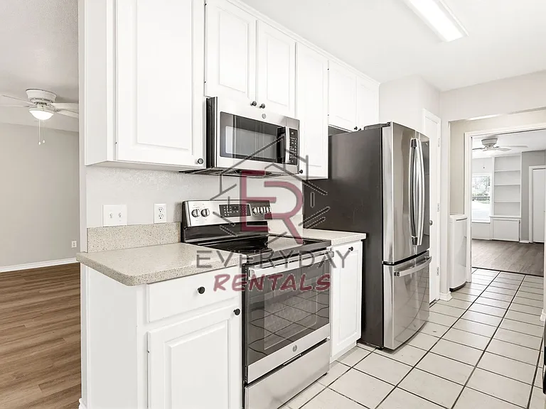 1310 Goodhue Dr — Photo 5