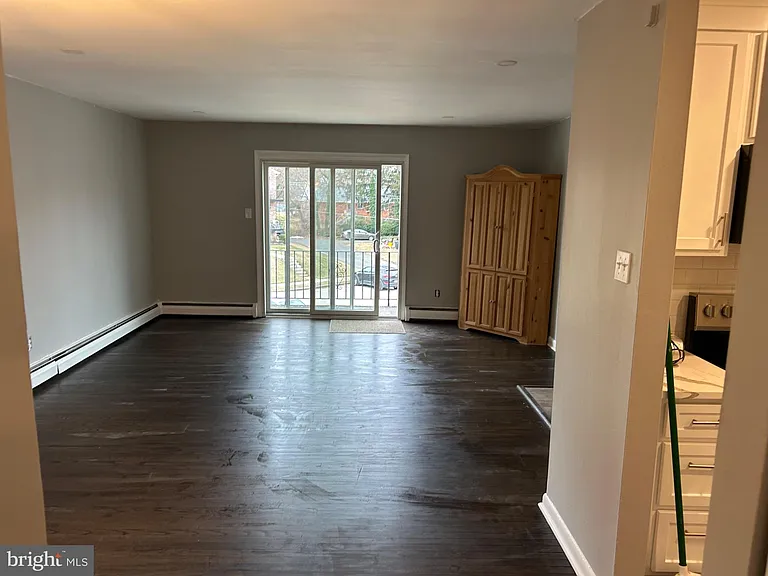 839 Garrett Ln — Photo 14