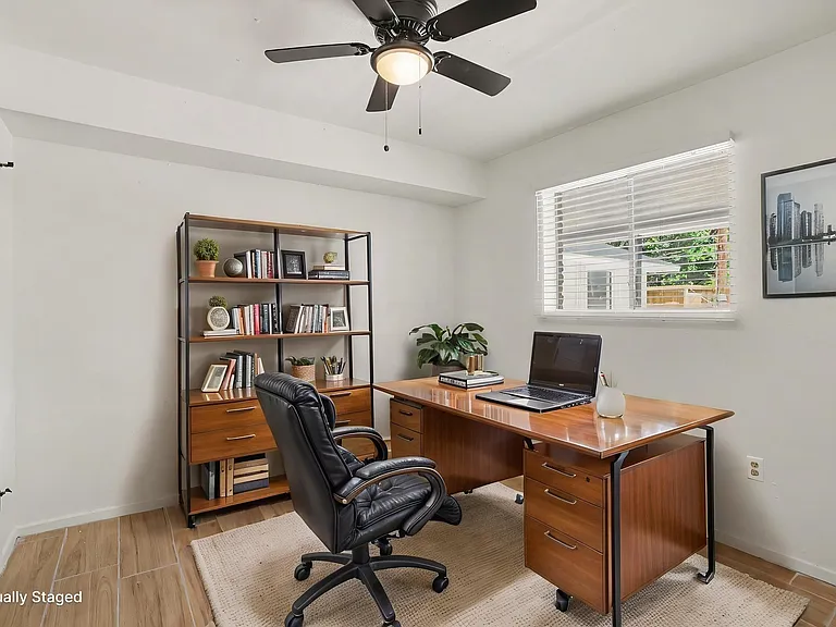 2119 Barr St #B — Photo 8