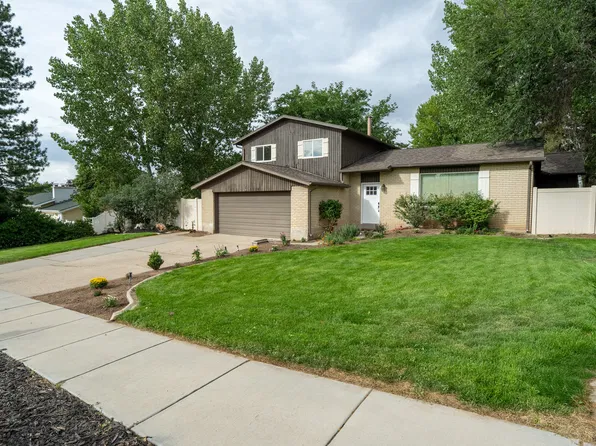 2407 E Hunts End Dr, Sandy, UT 84092