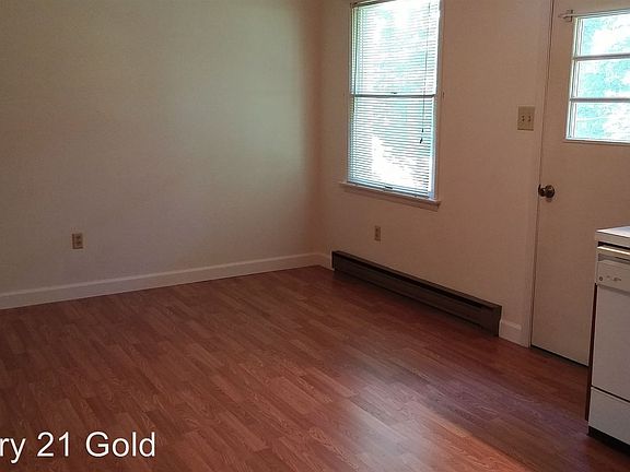 4th image of 209 S Beech St