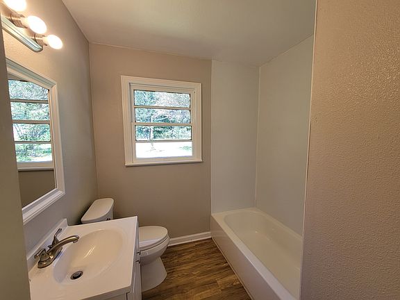 5th image of 1323 Patricia Dr