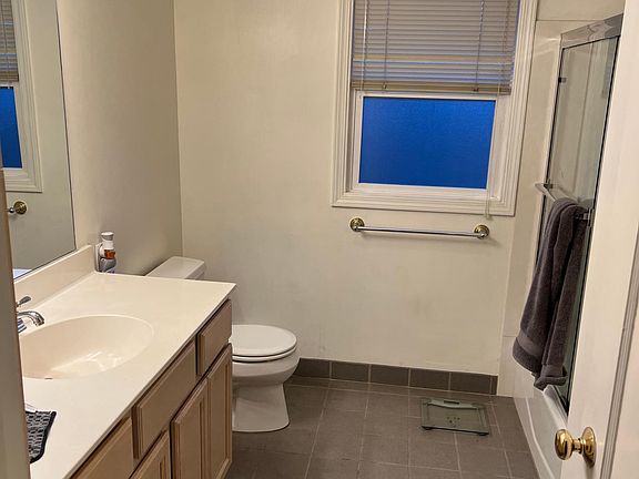 5th image of 418 Birch St #D