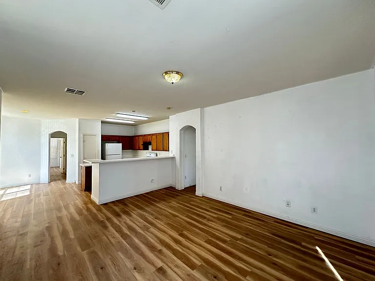 2525 Living Rock St — Photo 7