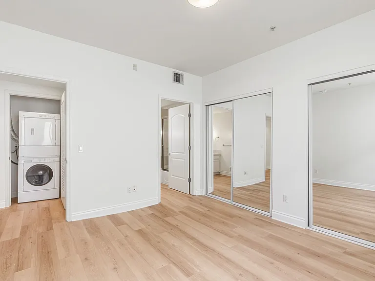 1444 S Point View St #204 — Photo 18