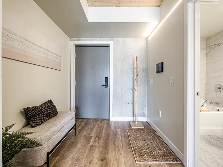 230 Royal York Rd — Photo 45