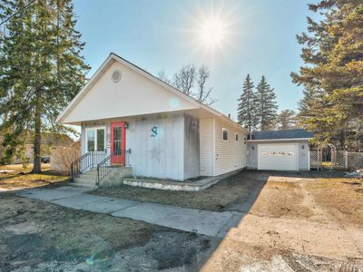 211 N 2nd St, Manistique, MI, 49854