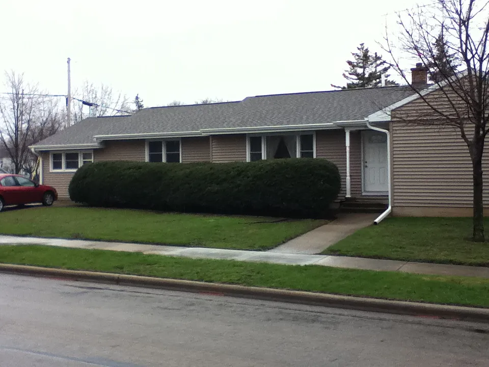 907 W 8th Ave