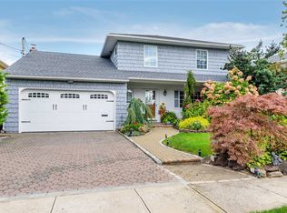 26 Reynolds Dr, Long Beach, NY 11561