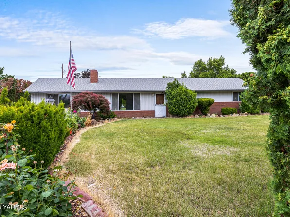 81 Ashue Rd, Wapato, WA 98951