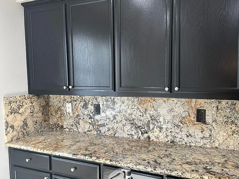 2221 Amaryllis Cir — Photo 5
