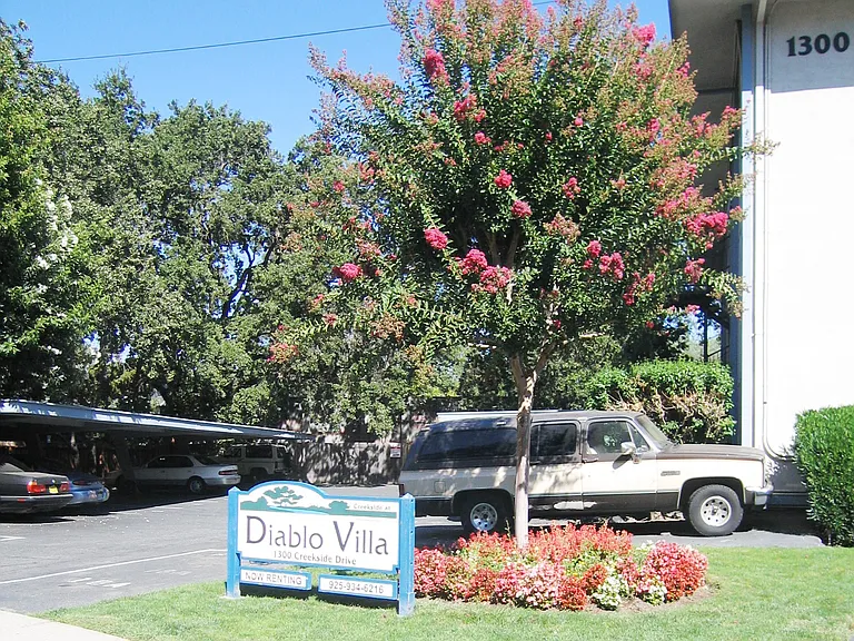 Diablo Villa Apartments — Photo 1