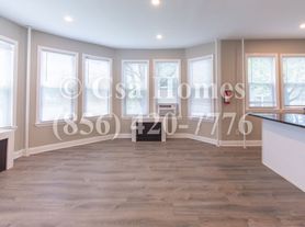 1033 W Collings Ave, 1