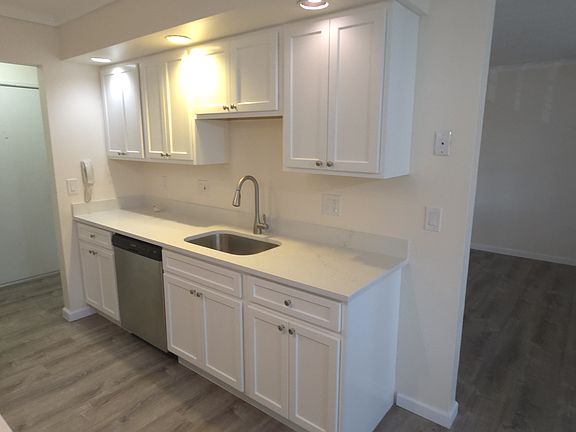 5th image of 125 Warner Hill Rd Unit 100
