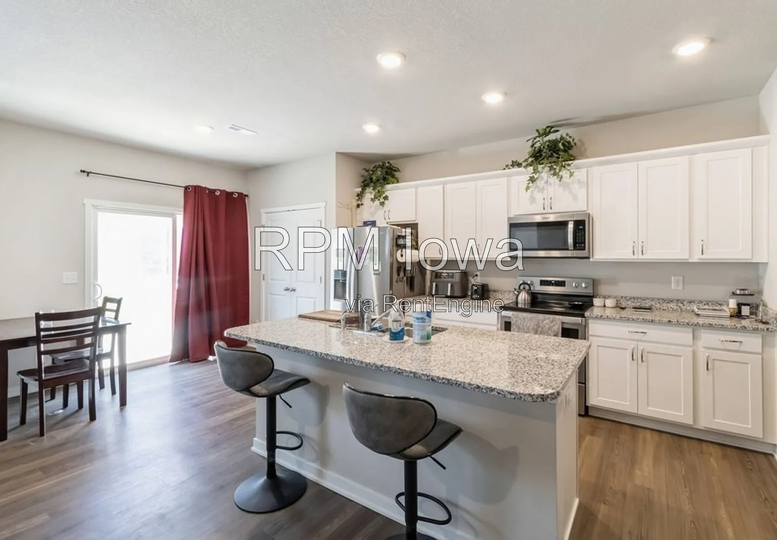 3 bed, 2.5 bath, 1631 sqft, $1,945 — Photo 4